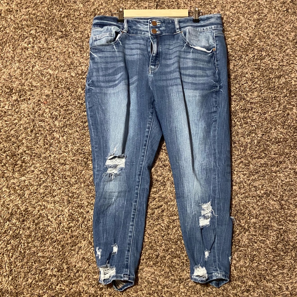 Buckle BKE Midrise Skinny Ripped Jeans